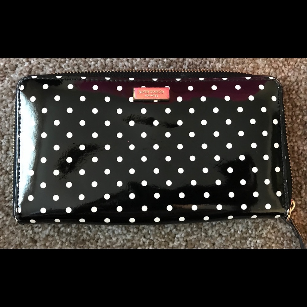 Kate Spade ♠️ Polka Dot zippered wallet!